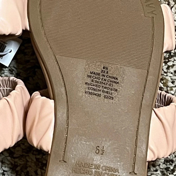 Old Navy Slip On Double Strap Ruched Slide Sandals Womens 6.5 Conch Shell NWT - Picture 6 of 6